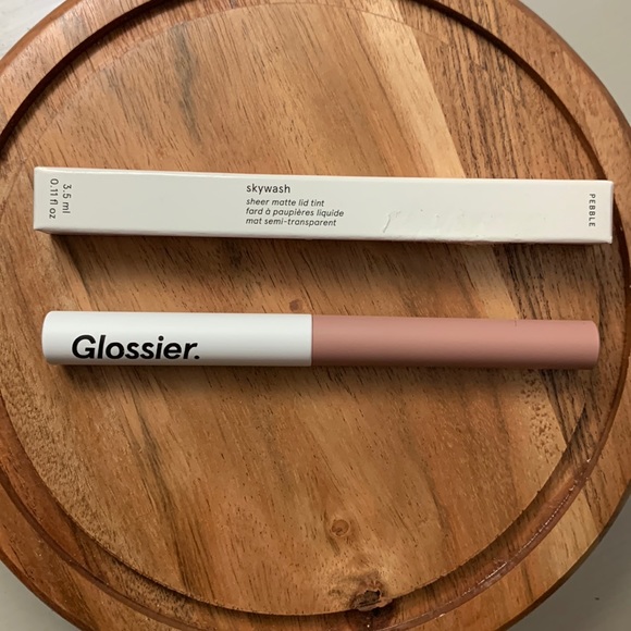 Glossier Makeup Nwt Glossier Skywash Shade Pebble Poshmark